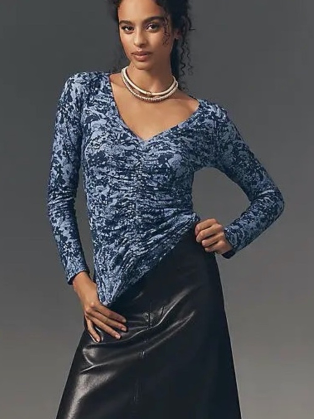 New! PILCRO (Anthro) XL Blue Flora Print Center Ruched V-Neck Blouse Knit Modal